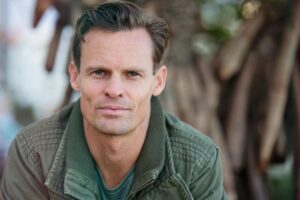 shallow focus photography of man